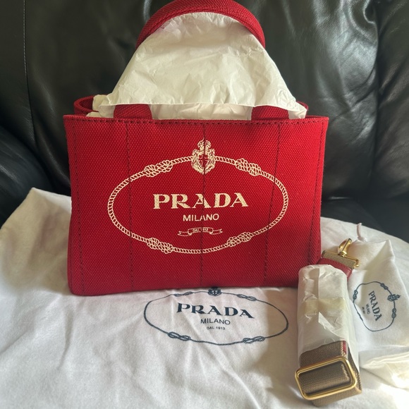 Prada Canapa - Picture 8 of 9